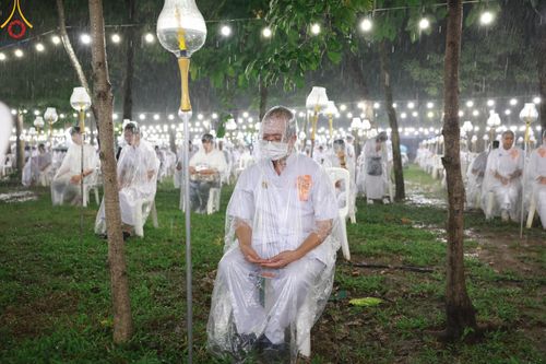 ภาพ No.89264:พิธีประดิษฐานรูปหล่อทองคำ  คุณยายอาจารย์มหารัตนอุบาสิกาจันทร์ ขนนกยูง ภายในมหาวิหารคุณยายอาจารย์ฯ เนื่องในวันครูผู้ค้นพบวิชชาธรรมกาย วันศุกร์ที่ 29 กันยายน พ.ศ. 2566 ณ วัดพระธรรมกาย จ.ปทุมธานี