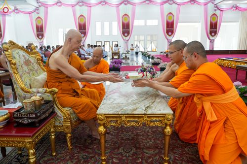 ภาพ No.331835:วันพฤหัสบดีที่ 4 มิถุนายน พ.ศ.2569 พิธีต้อนรับเปรียญธรรม 9 ประโยค และเปรียญธรรม 6 ประโยค  ณ อาคารธรรมสภา วัดบ้านขุน ต.บ่อหลวง อ.ฮอด จ.เชียงใหม่
