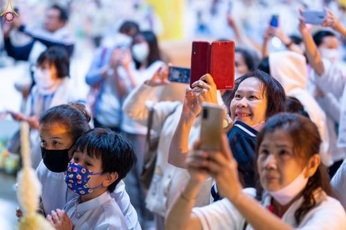 ภาพ No.68649:พิธีสวดมนต์ข้ามปี วันที่ 31 ธันวาคม พ.ศ. 2565 ณ มหารัตนวิหารคด วัดพระธรรมกาย จ.ปทุมธานี