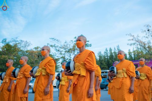 ภาพ No.69856:พิธีถวายภัตตาหารเป็นสังฆทาน แด่คณะพระธรรมยาตราฯ ในโครงการธรรมยาตราฯ ปีที่ 11 ณ อนุสรณ์สถานมหาวิหารพระมงคลเทพมุนี อ.สองพี่น้อง จ.สุพรรณบุรี วันที่ 7 มกราคม พ.ศ. 2566