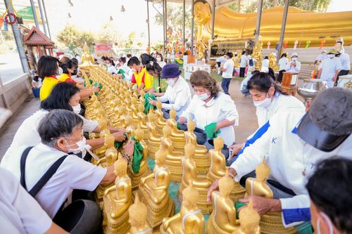 ภาพ No.71689:พระธรรมยาตรา ปฏิบัติศาสนกิจ ทำนุบำรุงศาสนสถาน, สวดธรรมจักร ,ปฏิบัติธรรม ร่วมกับชุมชน,นักเรียนเด็กดีวีสตาร์ และร่วมพิธีทอดผ้าป่าบำรุงศาสนสถาน ในโครงการธรรมยาตรากตัญญูบูชา มหาปูชนียาจารย์ พระมงคลเทพมุนี(สด จนฺทสโร) พระผู้ปราบมาร อนุสรณ์สถาน 7 แห่ง ปีที่ 11