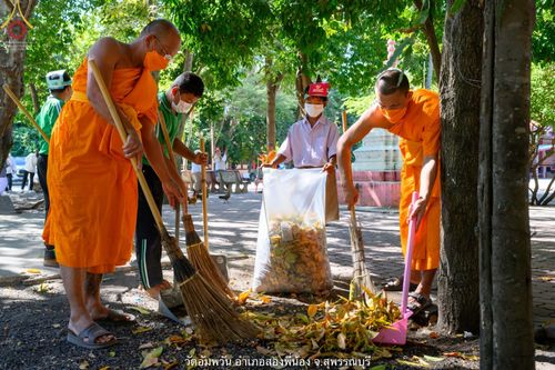 ภาพ No.69181:พระธรรมยาตรา ปฏิบัติศาสนกิจ ทำนุบำรุงศาสนสถาน, สวดธรรมจักร, ปฏิบัติธรรม ร่วมกับชุมชน,นักเรียนเด็กดีวีสตาร์ และร่วมพิธีทอดผ้าป่าบำรุงศาสนสถาน ในโครงการธรรมยาตรากตัญญูบูชา มหาปูชนียาจารย์ พระมงคลเทพมุนี(สด จนฺทสโร) พระผู้ปราบมาร อนุสรณ์สถาน 7 แห่ง ปีที่ 11