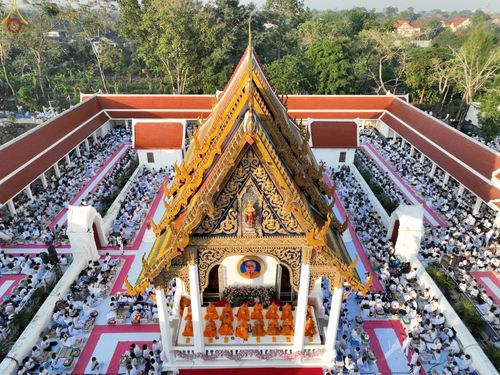 ภาพ No.73571:พิธีตักบาตรพระธรรมยาตราฯ ในโครงการธรรมยาตรากตัญญูบูชา มหาปูชนียาจารย์ พระมงคลเทพมุนี(สด จนฺทสโร) พระผู้ปราบมาร ปีที่ 11 ณ อนุสรณ์สถานลำดับที่ 4 สถานที่เกิดด้วยกายธรรม วัดโบสถ์ (บน) บางคูเวียง อ.บางกรวย จ.นนทบุรี วันที่ 22 มกราคม พ.ศ. 2566