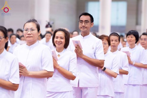 ภาพ No.338004:วันอาทิตย์ต้นเดือน 5 กรกฎาคม พ.ศ.2569 สัมมนาพิเศษ พิธีมอบพระของขวัญ ณ ห้องแก้วสารพัด1 วัดพระธรรมกาย