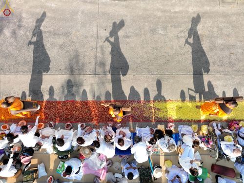 ภาพ No.72278:พิธีต้อนรับพระธรรมยาตรา ในโครงการธรรมยาตรากตัญญูบูชา มหาปูชนียาจารย์ พระมงคลเทพมุนี(สด จนฺทสโร) พระผู้ปราบมาร อนุสรณ์สถาน 7 แห่ง ปีที่ 11 วันที่ 18 มกราคม พ.ศ. 2566 ณ อนุสรณ์สถานลำดับที่ 4 สถานที่เกิดด้วยกายธรรม วัดโบสถ์ (บน) บางคูเวียง อ.บางกรวย จ.นนทบุ