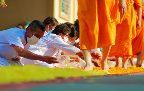 ภาพ No.72289:พิธีต้อนรับพระธรรมยาตรา ในโครงการธรรมยาตรากตัญญูบูชา มหาปูชนียาจารย์ พระมงคลเทพมุนี(สด จนฺทสโร) พระผู้ปราบมาร อนุสรณ์สถาน 7 แห่ง ปีที่ 11 วันที่ 18 มกราคม พ.ศ. 2566 ณ อนุสรณ์สถานลำดับที่ 4 สถานที่เกิดด้วยกายธรรม วัดโบสถ์ (บน) บางคูเวียง อ.บางกรวย จ.นนทบุ
