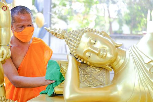 ภาพ No.71700:พระธรรมยาตรา ปฏิบัติศาสนกิจ ทำนุบำรุงศาสนสถาน, สวดธรรมจักร ,ปฏิบัติธรรม ร่วมกับชุมชน,นักเรียนเด็กดีวีสตาร์ และร่วมพิธีทอดผ้าป่าบำรุงศาสนสถาน ในโครงการธรรมยาตรากตัญญูบูชา มหาปูชนียาจารย์ พระมงคลเทพมุนี(สด จนฺทสโร) พระผู้ปราบมาร อนุสรณ์สถาน 7 แห่ง ปีที่ 11