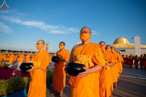 ภาพ No.68726:พิธีตักบาตรฉลองพระใหม่ วันที่ 1 มกราคม พ.ศ. 2566 ณ วัดพระธรรมกาย จ.ปทุมธานี