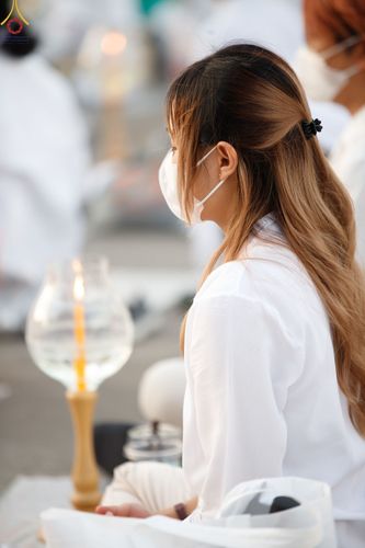 ภาพ No.73276:พิธีจุดประทีปถวายเป็นพุทธบูชา และบูชาธรรมมหาปูชนียาจารย์ ในโครงการธรรมยาตรากตัญญูบูชา มหาปูชนียาจารย์ พระมงคลเทพมุนี(สด จนฺทสโร) พระผู้ปราบมาร ปีที่ 11 ณ อนุสรณ์สถานลำดับที่ 4 สถานที่เกิดด้วยกายธรรม วัดโบสถ์ (บน) บางคูเวียง อ.บางกรวย จ.นนทบุรี วันที่ 21 