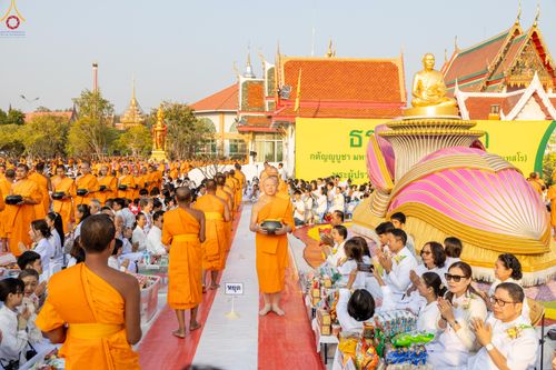ภาพ No.294487:วันที่ 14 มกราคม พ.ศ. 2569 พิธีตักบาตรพระธรรมยาตรา ณ วัดสองพี่น้อง ต.ต้นตาล อ.สองพี่น้อง จ.สุพรรณบุรี ในโครงการธรรมยาตรา กตัญญูบูชา มหาปูชนียาจารย์ พระมงคลเทพมุนี(สด จนฺทสโร) พระผู้ปราบมาร อนุสรณ์สถาน 7 แห่ง ปีที่ 14