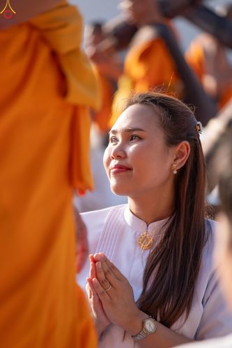 ภาพ No.290507:วันที่ 7 มกราคม พ.ศ. 2569 พิธีต้อนรับพระธรรมยาตรา ณ อนุสรณ์สถานลำดับที่ 2  สถานที่ตั้งมโนปณิธานบวชตลอดชีวิต อนุสรณ์สถานคลองบางนางแท่น (ภาพชุดที่ 2) อ.สามพราน จ.นครปฐม ในโครงการธรรมยาตรา กตัญญูบูชา มหาปูชนียาจารย์ พระมงคลเทพมุนี(สด จนฺทสโร) พระผู้ปราบมาร 