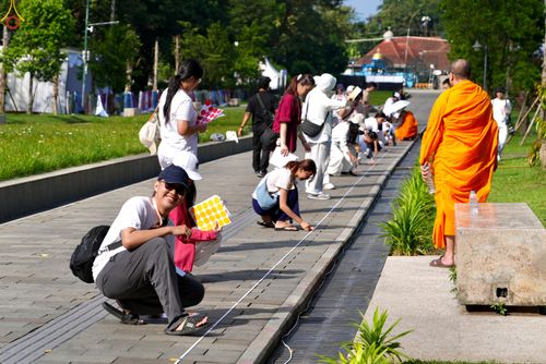 ภาพ No.330096:วันที่ 27-29 พฤษภาคม พ.ศ.2569 MBMI Tangerang (Majelis Agama Buddha Mahanikaya) ได้มีการเตรียมงานเพื่อจัดงานวิสาขบูชานานาชาติ  ชึ่งในงานจะมีการจุดประทีปโคมลาน โคมลอย กว่า 20,000 ดวง  เพื่อน้อมถวายเป็นพุทธบูชา และเพื่อเป็นการกระชับสัมพันธมิตรภาพ