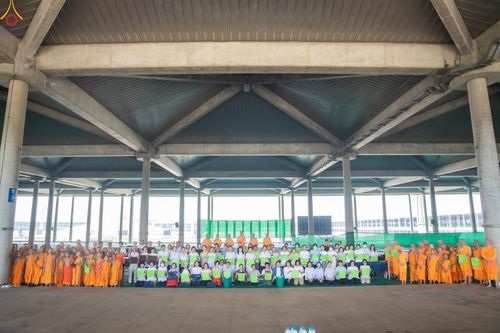 ภาพ No.322407:วันที่ 16 เมษายน พ.ศ.2569 การจัดเตรียมเบาะรองนอน เช็ดทำความสะอาด  เพื่องานถวายมหาสังฆทาน 40,000 กว่าวัดทั่วประเทศ วันคุ้มครองโลก 22 เมษายน พ.ศ.2569 วัดพระธรรมกาย