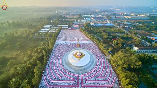 ภาพ No.70558:พิธีตักบาตรพระธรรมยาตราฯ ในโครงการธรรมยาตรากตัญญูบูชา มหาปูชนียาจารย์ พระมงคลเทพมุนี(สด จนฺทสโร) พระผู้ปราบมาร ปีที่ 11 ณ อนุสรณ์สถานลำดับที่ 2 สถานที่ตั้งมโนปณิธานบวชตลอดชีวิต อนุสรณ์สถานคลองบางนางแท่น อ.สามพราน จ.นครปฐม วันที่ 14 มกราคม พ.ศ. 2566
