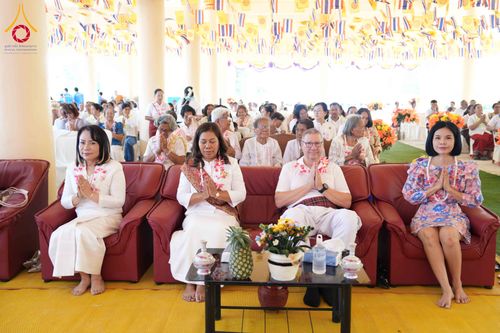 ภาพ No.323294:วันอาทิตย์ที่ 19 เมษายน พ.ศ. 2569 พิธีเจริญพระพุทธมนต์สมโภช “พระพุทธเมตตา” อัญเชิญพระบรมสารีริกธาตุ เพื่อบรรจุและประดิษฐาน ณ เกศมาลา “พระพุทธเมตตา” พระประธานในศาลาการเปรียญวัดหนองเต่า ณ วัดหนองเต่า ต.บึงพะไล อ.แก้งสนามนาง จ.นครราชสีมา