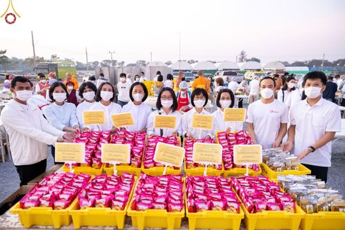 ภาพ No.73895:พิธีถวายภัตตาหารเป็นสังฆทาน แด่คณะพระธรรมยาตราฯ ในโครงการธรรมยาตรากตัญญูบูชา มหาปูชนียาจารย์ พระมงคลเทพมุนี(สด จนฺทสโร) พระผู้ปราบมาร อนุสรณ์สถาน 7 แห่ง ปีที่ 11 วันที่ 23 มกราคม พ.ศ. 2566