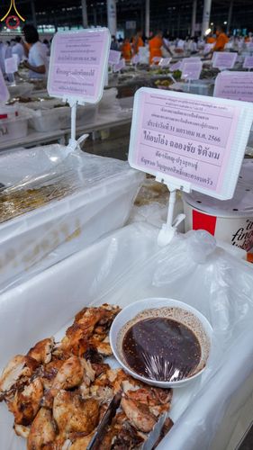 ภาพ No.75163:พิธีถวายภัตตาหารเป็นสังฆทาน แด่คณะพระธรรมยาตราฯ ในโครงการธรรมยาตรากตัญญูบูชา มหาปูชนียาจารย์ พระมงคลเทพมุนี(สด จนฺทสโร) พระผู้ปราบมาร อนุสรณ์สถาน 7 แห่ง ปีที่ 11 วันที่ 31 มกราคม พ.ศ. 2566