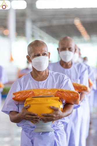 ภาพ No.63931:พิธีขอขมาและมอบผ้าไตรแด่นาคธรรมทายาท โครงการอุปสมบทบูชาธรรมมหาปูชนียาจารย์ วันอาทิตย์ที่ 20 พฤศจิกายน พ.ศ. 2565