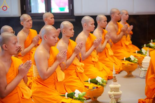 ภาพ No.137806:พิธีอุปสมบทสามเณรอุทิศชีวิต 11 รูป วันวิสาขบูชา พุธที่ 22 พฤษภาคม พ.ศ.2567 ณ อุโบสถ วัดพระธรรมกาย