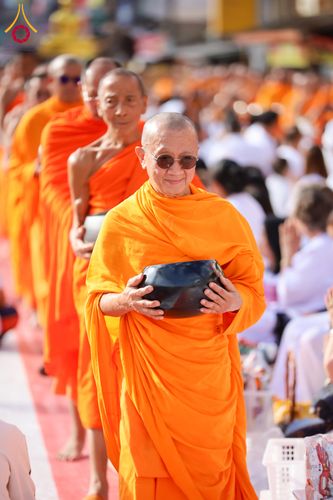 ภาพ No.336888:วันเสาร์ที่ 27 มิถุนายน 2569 พิธีตักบาตรพระ 1,345 รูป  ณ ข่วงสันกำแพง อำเภอสันกำแพง จังหวัดเชียงใหม่