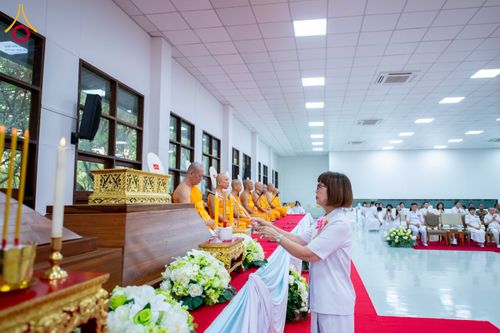 ภาพ No.314436:วันพฤหัสบดีที่ 19 มีนาคม พ.ศ. 2569 พิธีบำเพ็ญกุศล คุณพ่อณรงค์ จินตมากุล โยมบิดา พระครูปลัดรัตนวีรวัฒน์ (รังสฤษดิ์ อิทฺธิจินตโก) ที่ปรึกษาเจ้าคณะจังหวัดปทุมธานี เจ้าอาวาสวัดพระธรรมกาย  ณ ห้องปลูกศรัทธา 2 วัดพระธรรมกาย ปทุมธานี