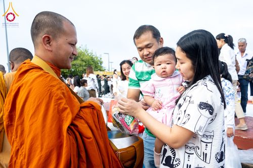 ภาพ No.284713:วันอาทิตย์ที่ 14 ธันวาคม พ.ศ.2568  พิธีทำบุญเมืองสุราษฎร์ธานี 110ปี และพิธีตักบาตรพระสงฆ์ 1,110 รูป  ณ บริเวณริมน้ำวัดกลาง (เก่า) ถนนบ้านดอน ตำบลตลาดใหม่ อำเภอเมือง จังหวัดสุราษฎร์ธานี