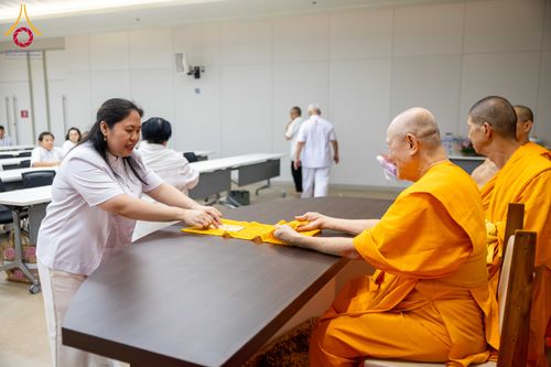 ภาพ No.324891:วันพฤหัสบดีที่ 23 เมษายน พ.ศ.2569  หลวงพ่อทัตตชีโว รองเจ้าอาวาสวัดพระธรรมกาย ถวายการต้อนรับและปฏิสันถารคณะชาวอินโดนีเซีย