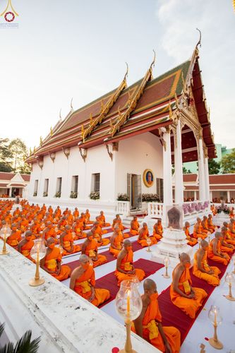 ภาพ No.73448:พิธีจุดประทีปถวายเป็นพุทธบูชา และบูชาธรรมมหาปูชนียาจารย์ ในโครงการธรรมยาตรากตัญญูบูชา มหาปูชนียาจารย์ พระมงคลเทพมุนี(สด จนฺทสโร) พระผู้ปราบมาร ปีที่ 11 ณ อนุสรณ์สถานลำดับที่ 4 สถานที่เกิดด้วยกายธรรม วัดโบสถ์ (บน) บางคูเวียง อ.บางกรวย จ.นนทบุรี วันที่ 21 