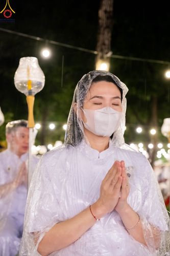 ภาพ No.89301:พิธีประดิษฐานรูปหล่อทองคำ  คุณยายอาจารย์มหารัตนอุบาสิกาจันทร์ ขนนกยูง ภายในมหาวิหารคุณยายอาจารย์ฯ เนื่องในวันครูผู้ค้นพบวิชชาธรรมกาย วันศุกร์ที่ 29 กันยายน พ.ศ. 2566 ณ วัดพระธรรมกาย จ.ปทุมธานี