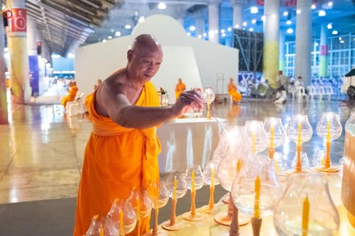 ภาพ No.280338:วันที่ 31 ธันวาคม พ.ศ.2568 -วันที่ 1 มกราคม พ.ศ.2569 พิธีฉลองชัยสวดมนต์บทธัมมจักกับปปวัตนสูตร ครบ 8,000,000,000 จบ , พิธีสวดมนต์ข้ามปี ณ วัดพระธรรมกาย