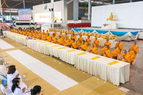ภาพ No.75192:พิธีถวายภัตตาหารเป็นสังฆทาน แด่คณะพระธรรมยาตราฯ ในโครงการธรรมยาตรากตัญญูบูชา มหาปูชนียาจารย์ พระมงคลเทพมุนี(สด จนฺทสโร) พระผู้ปราบมาร อนุสรณ์สถาน 7 แห่ง ปีที่ 11 วันที่ 31 มกราคม พ.ศ. 2566