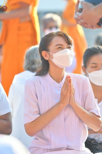 ภาพ No.70586:พิธีตักบาตรพระธรรมยาตราฯ ในโครงการธรรมยาตรากตัญญูบูชา มหาปูชนียาจารย์ พระมงคลเทพมุนี(สด จนฺทสโร) พระผู้ปราบมาร ปีที่ 11 ณ อนุสรณ์สถานลำดับที่ 2 สถานที่ตั้งมโนปณิธานบวชตลอดชีวิต อนุสรณ์สถานคลองบางนางแท่น อ.สามพราน จ.นครปฐม วันที่ 14 มกราคม พ.ศ. 2566