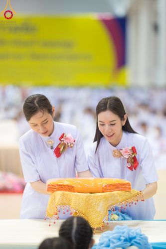 ภาพ No.92311:พิธีทอดกฐินธรรมชัยเพื่อสร้างอาคาร 115 ปี คุณยายอาจารย์มหารัตนอุบาสิกาจันทร์ ขนนกยูง อาทิตย์ต้นเดือนที่ 5 พฤศจิกายน พ.ศ. 2566 ณ วัดพระธรรมกาย จ.ปทุมธานี