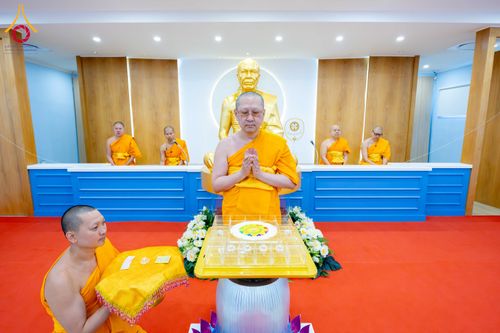 ภาพ No.313274:วันอาทิตย์ที่ 8 มีนาคม พ.ศ. 2569 พิธีสมโภชรูปเหมือนพระมงคลเทพมุนี (สด จนฺทสโร) และพิธีทอดผ้าป่าสามัคคีเพื่อสร้างวิหารพระมงคลเทพมุนี ณ วัดพุทธเคปทาวน์ ประเทศแอฟริกาใต้