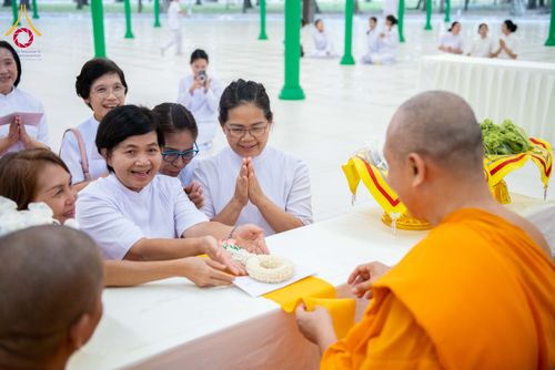 ภาพ No.309041:วันอาทิตย์ที่ 8 กุมภาพันธ์ พ.ศ. 2569  พิธีต้อนรับพระบัญชาสมเด็จพระสังฆราช แต่งตั้ง  “พระครูปลัดรัตนวีรวัฒน์” (รังสฤษดิ์ อิทฺธิจินฺตโก) เจ้าอาวาสวัดพระธรรมกาย ให้ดำรงตำแหน่ง “ที่ปรึกษาเจ้าคณะจังหวัดปทุมธานี”