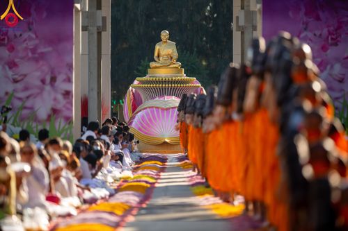 ภาพ No.106199:พิธีต้อนรับพระธรรมยาตรา ชุด 2 ในโครงการธรรมยาตรากตัญญูบูชา มหาปูชนียาจารย์  พระมงคลเทพมุนี(สด จนฺทสโร) พระผู้ปราบมาร  อนุสรณ์สถาน 7 แห่ง ปีที่ 12  วันที่ 3 มกราคม พ.ศ. 2567  ณ อนุสรณ์สถานโลตัสแลนด์ จ.สุพรรณบุรี