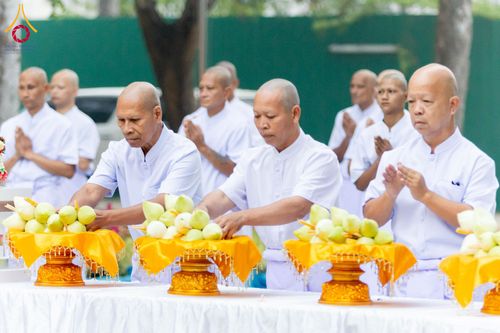 ภาพ No.298095:วันเสาร์ที่ 17 มกราคม พ.ศ. 2569 พิธีบรรพชาอุปสมบท โครงการอุปสมบทหมู่ บูชาธรรมครบ 117 ปี คุณยายอาจารย์มหารัตนอุบาสิกาจันทร์ ขนนกยูง  ณ อุโบสถพระไตรปิฎก วัดพระธรรมกาย