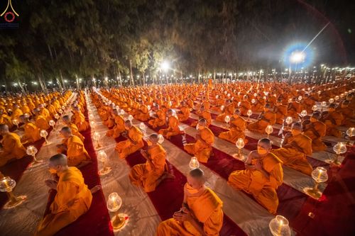 ภาพ No.69508:พิธีจุดประทีปถวายเป็นพุทธบูชา และบูชาธรรมมหาปูชนียาจารย์ ในโครงการธรรมยาตรากตัญญูบูชา มหาปูชนียาจารย์ พระมงคลเทพมุนี(สด จนฺทสโร) พระผู้ปราบมาร ปีที่ 11 ณ อนุสรณ์สถานมหาวิหารพระมงคลเทพมุนี อ.สองพี่น้อง จ.สุพรรณบุรี