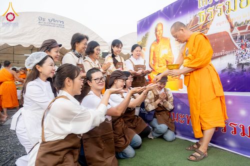 ภาพ No.295535:วันที่ 16 มกราคม พ.ศ. 2569 พิธีถวายภัตตาหารเป็นสังฆทาน แด่พระธรรมยาตรา ณ วัดโบสถ์บน ต.บางคูเวียง จ.นนทบุรี อนุสรณ์สถานลำดับที่ 4 สถานที่เกิดด้วยกายธรรม ในโครงการธรรมยาตรา กตัญญูบูชา มหาปูชนียาจารย์ พระมงคลเทพมุนี(สด จนฺทสโร) พระผู้ปราบมาร อนุสรณ์สถาน 7 แ