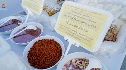 ภาพ No.73924:พิธีถวายภัตตาหารเป็นสังฆทาน แด่คณะพระธรรมยาตราฯ ในโครงการธรรมยาตรากตัญญูบูชา มหาปูชนียาจารย์ พระมงคลเทพมุนี(สด จนฺทสโร) พระผู้ปราบมาร อนุสรณ์สถาน 7 แห่ง ปีที่ 11 วันที่ 23 มกราคม พ.ศ. 2566