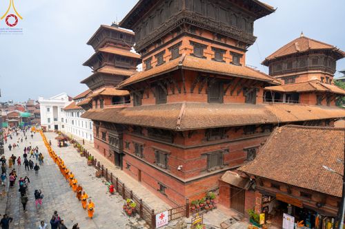 ภาพ No.317205:วันจันทร์ที่ 30 มีนาคม พ.ศ.2569 จาริกบิณฑบาตสยมภูนาทสู่พระราชวังหนุมานโดกา ประเทศเนปาล