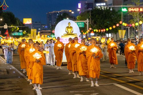 ภาพ No.81106:Lotus Lantern Festival 2023  เทศกาลโคมดอกบัว เนื่องในวันวิสาขบูชา   ของชาวพุทธทุกชาติ ทุกนิกาย ในสาธารณรัฐเกาหลีใต้ วันที่ 20-21 พฤษภาคม พ.ศ. 2566