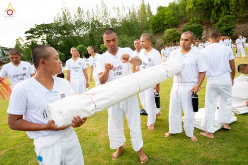 ภาพ No.341049:วันที่ 26 กรกฎาคม พ.ศ. 2569 โครงการพัฒนาคุณธรรม จริยธรรม สำหรับนักเรียนนายสิบตำรวจ (นสต.) รุ่นที่ 17 ศูนย์ฝึกอบรมตำรวจภูธรภาค 1 ได้จัดกิจกรรม ตักบาตรเพื่อน้อมอุทิศถวายเพื่อเป็นพระราชกุศลฯ  และปฏิบัติธรรม ติวธรรมมะ ณ ศูนย์ปฏิบัติธรรมเวิล์ดพีช วัลเล่ย์ (Wo