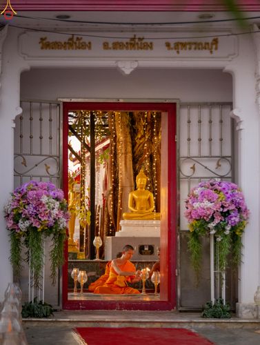 ภาพ No.294186:วันที่ 13 มกราคม พ.ศ. 2569 พิธีจุดประทีปถวายเป็นพุทธบูชา และบูชาธรรมมหาปูชนียาจารย์  (ภาพชุดที่ 2) ณ วัดสองพี่น้อง ต.ต้นตาล อ.สองพี่น้อง จ.สุพรรณบุรี ในโครงการธรรมยาตรา กตัญญูบูชา มหาปูชนียาจารย์ พระมงคลเทพมุนี(สด จนฺทสโร) พระผู้ปราบมาร อนุสรณ์สถาน 7 แห่