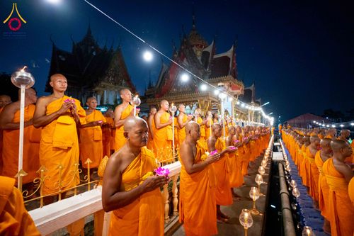 ภาพ No.297442:วันที่ 16 มกราคม พ.ศ. 2569 พิธีลอยประทีปธรรมถวายเป็นพุทธบูชา และบูชาธรรมมหาปูชนียาจารย์  ณ วัดโบสถ์บน ต.บางคูเวียง จ.นนทบุรี อนุสรณ์สถานลำดับที่ 4 สถานที่เกิดด้วยกายธรรม ในโครงการธรรมยาตรา กตัญญูบูชา มหาปูชนียาจารย์ พระมงคลเทพมุนี(สด จนฺทสโร) พระผู้ปราบม