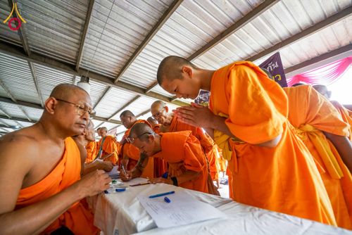 ภาพ No.313801:วันเสาร์ที่ 14 มีนาคม พ.ศ. 2569 พิธีตักบาตรแด่คณะสงฆ์ 323 วัด 4 จังหวัดชายแดนภาคใต้ พิธีถวายสังฆทานแด่คณะสงฆ์ 323 วัด ปีที่ 22 ครั้งที่ 183 พิธีมอบกองทุนหนุนแรงใจช่วยครูใต้ ปีที่ 19 ครั้งที่ 146 และพิธีทำบุญอุทิศส่วนกุศลให้ผู้วายชนม์ ณ ศูนย์ปฏิบัติธรรมภา