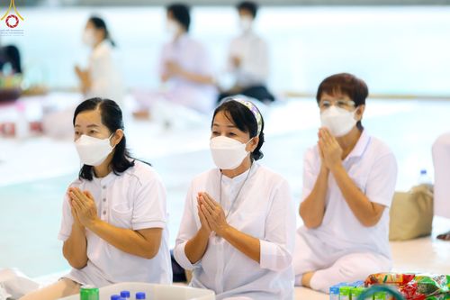 ภาพ No.80292:พิธีตักบาตรฉลองพระใหม่ ในโครงการบรรพชาอุปสมบทหมู่วันคุ้มครองโลก ณ สภาธรรมกายสากล วัดพระธรรมกาย วันอาทิตย์ที่ 16 เมษายน พ.ศ.2566