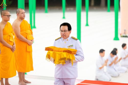 ภาพ No.78567:พิธีต้อนรับสัญญาบัตร พัดยศ ผ้าไตรและถวายมุทิตาสักการะฯ พระครูสิทธิรัตนวิเทศ และ พระครูวิเทศสันติคุณ วันอังคารที่ 28 มีนาคม พ.ศ. 2566 ณ อุโบสถวัดพระธรรมกาย
