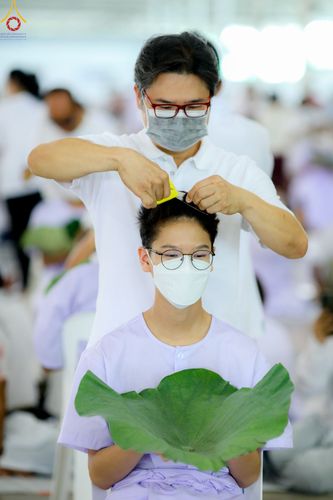 ภาพ No.78722:พิธีปลงผมนาคธรรมทายาท โครงการอบรมยุวธรรมทายาท มัชฌิมธรรมทายาท และธรรมทายาทรุ่นอุดมศึกษา ณ สภาธรรมกายสากล วัดพระธรรมกาย วันเสาร์ที่ 1 เมษายน พ.ศ. 2566