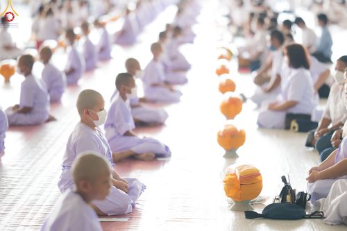 ภาพ No.79335:พิธีขอขมา มอบบาตรและผ้าไตร ในโครงการบรรพชาสามเณรฟื้นฟูพระพุทธศาสนาทั่วไทย โครงการอบรมยุวธรรมทายาท มัชฌิมธรรมทายาท และธรรมทายาทรุ่นอุดมศึกษา ณ สภาธรรมกายสากล วัดพระธรรมกาย วันเสาร์ที่ 1 เมษายน พ.ศ. 2566